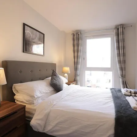Southbank Leeds Apartment. New! With Free Parking