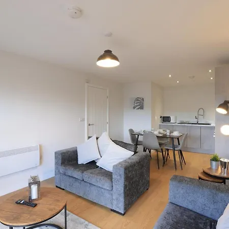Southbank Leeds Apartment. New! With Free Parking