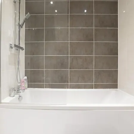 Southbank Apartment. New! With Free Parking * 利兹